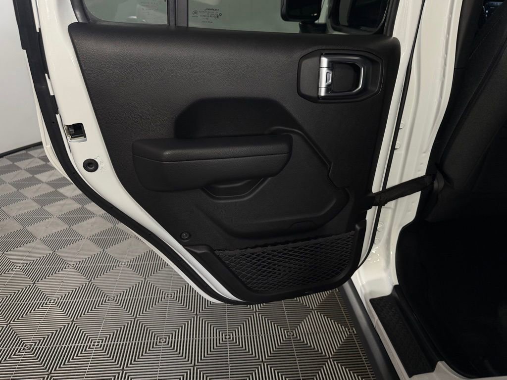 Used 2024 Jeep Wrangler Unlimited image 30