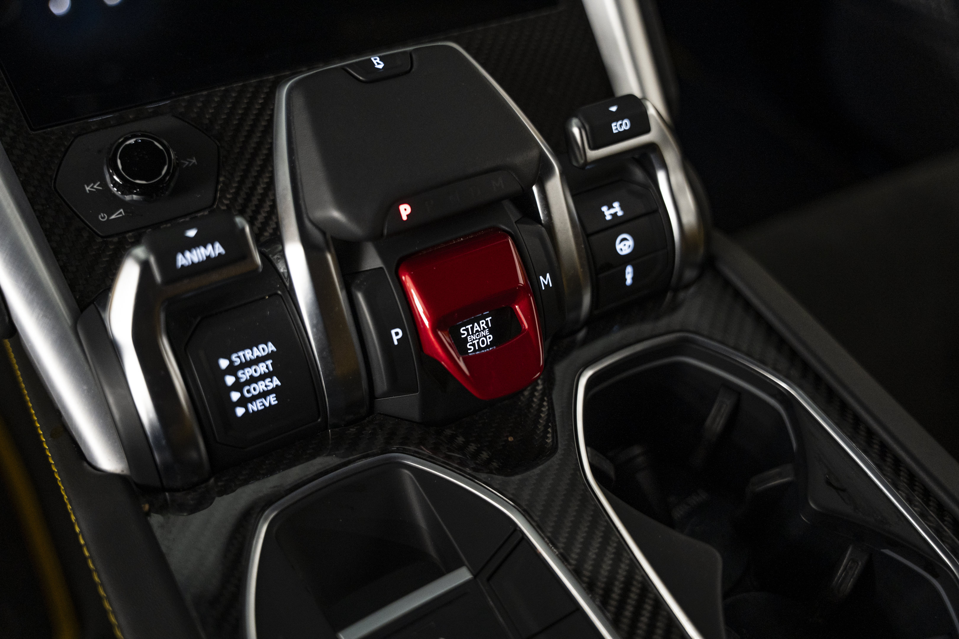 Used 2022 Lamborghini Urus AWD/4WD image 48