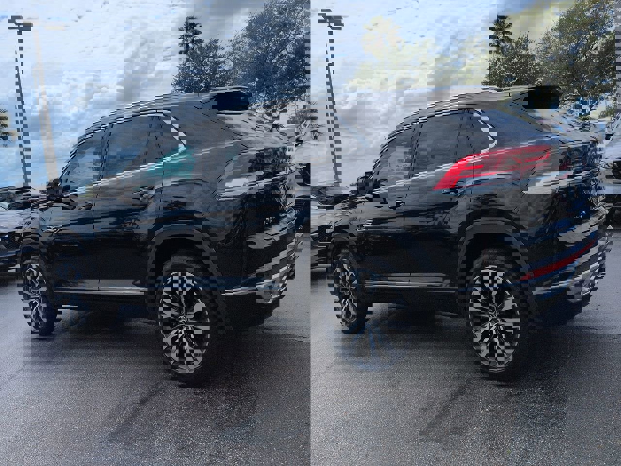 Used 2023 Volkswagen Atlas Cross Sport SEL Premium R-Line AWD/4WD image 6