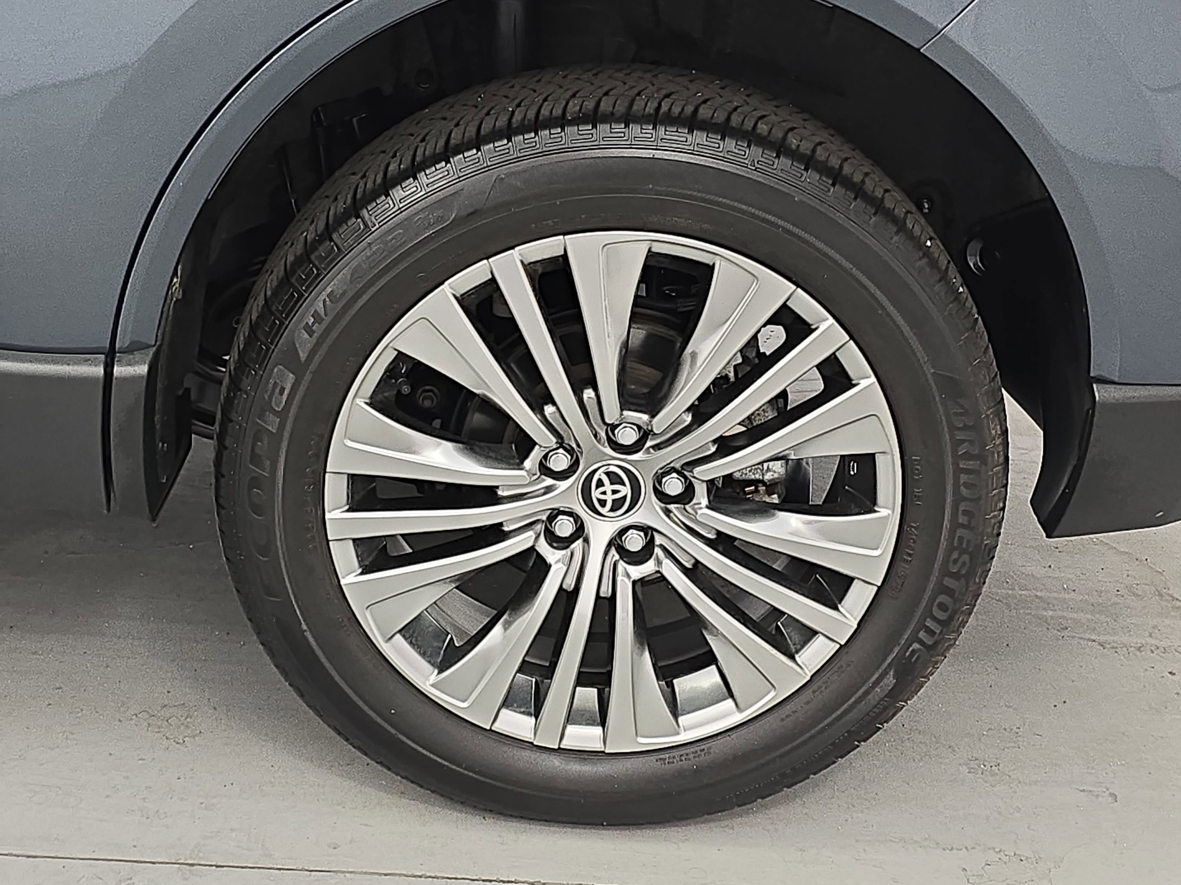 Used 2024 Toyota Venza Limited AWD/4WD image 33