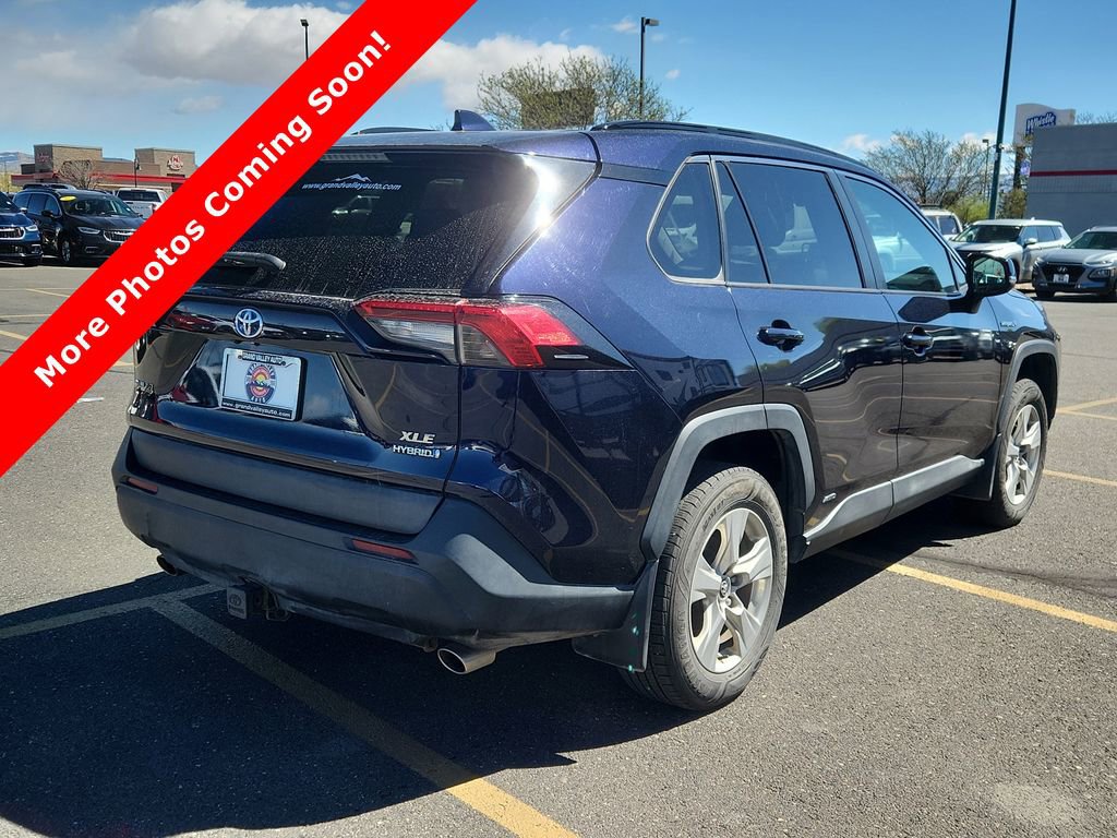 Used 2020 Toyota RAV4 XLE w/ Convenience Package image 3