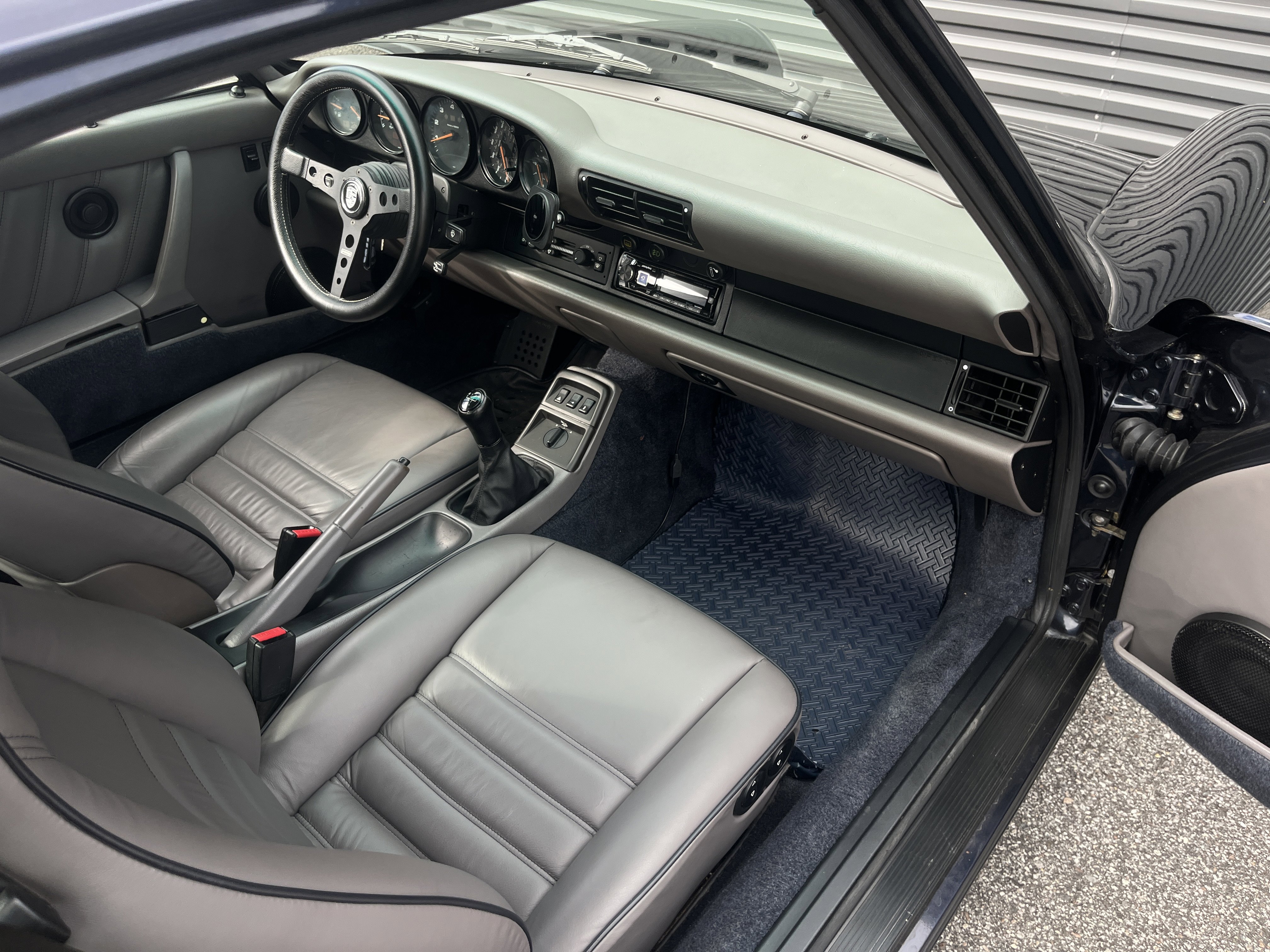 Used 1992 Porsche 911 Carrera image 30
