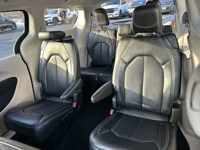 Used 2024 Chrysler Pacifica Touring-L image 23
