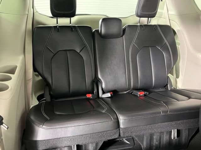 Used 2024 Chrysler Pacifica Touring-L FWD image 27