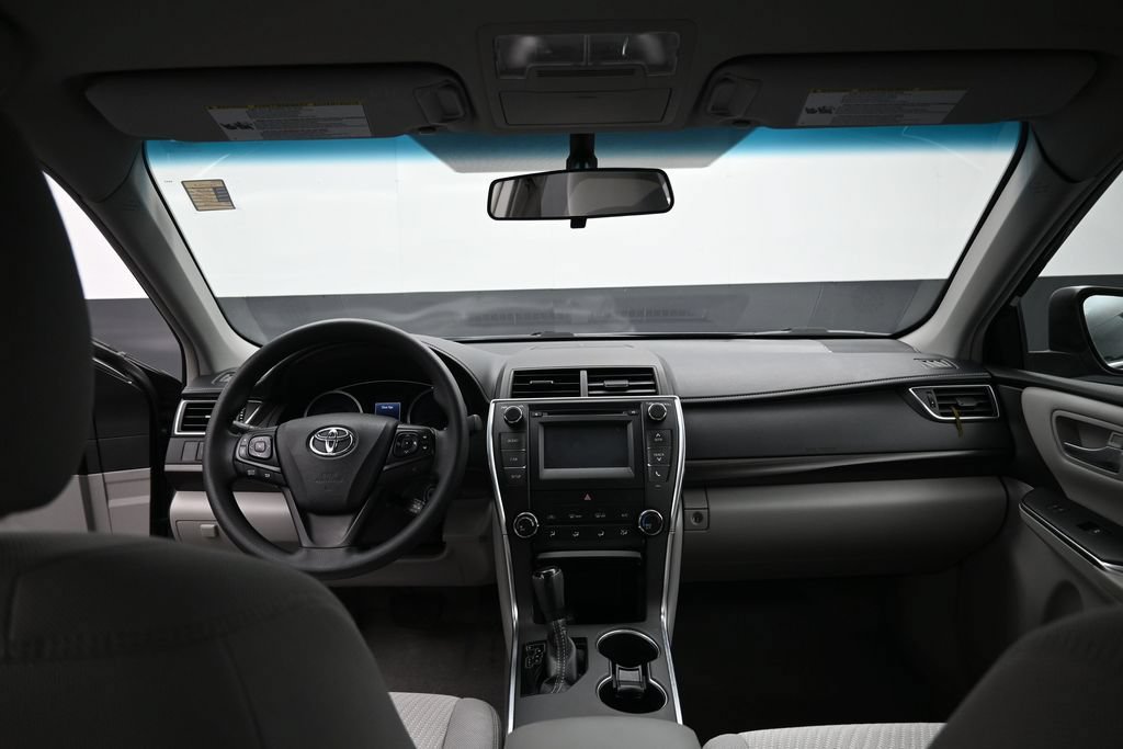 Used 2016 Toyota Camry LE FWD image 25