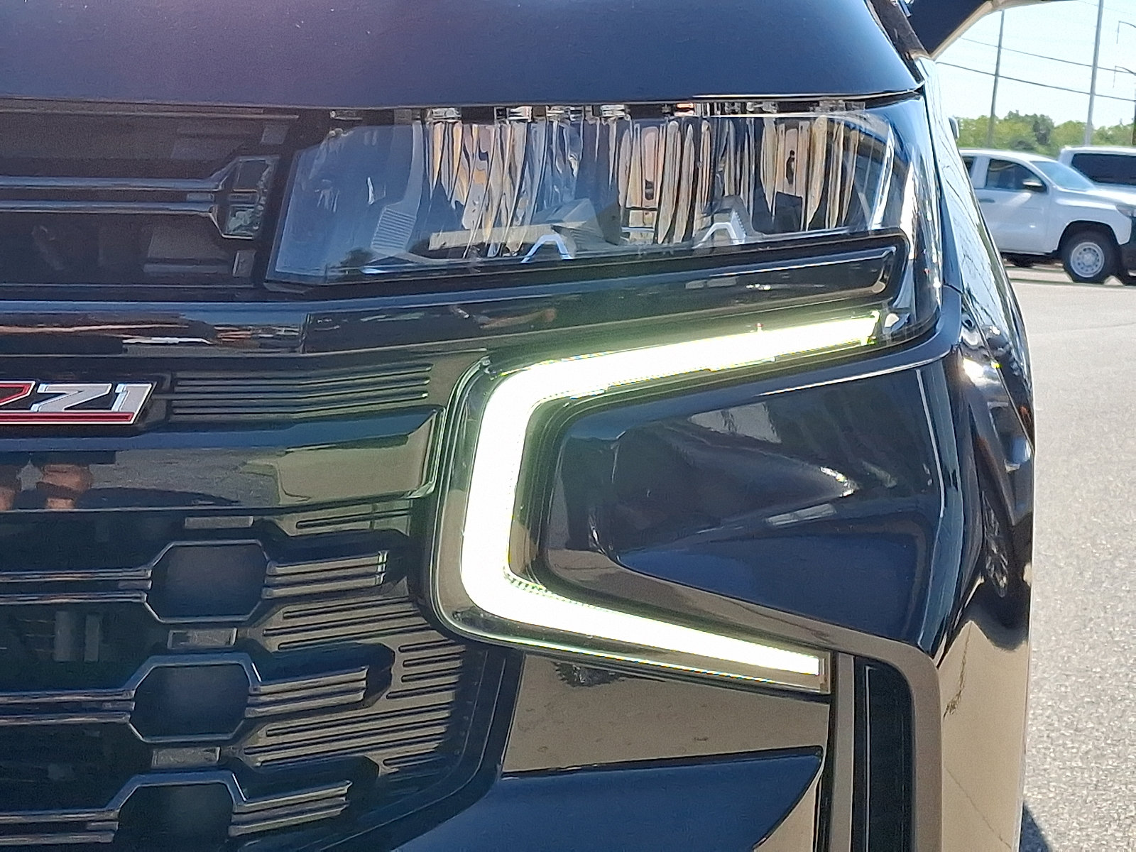 Certified 2023 Chevrolet Tahoe Z71 w/ Luxury Package AWD/4WD image 10