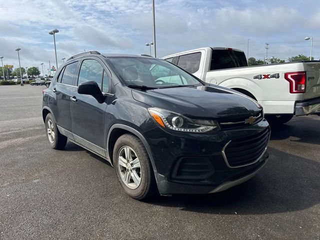 Used 2020 Chevrolet Trax LT w/ LT Convenience Package FWD image 2