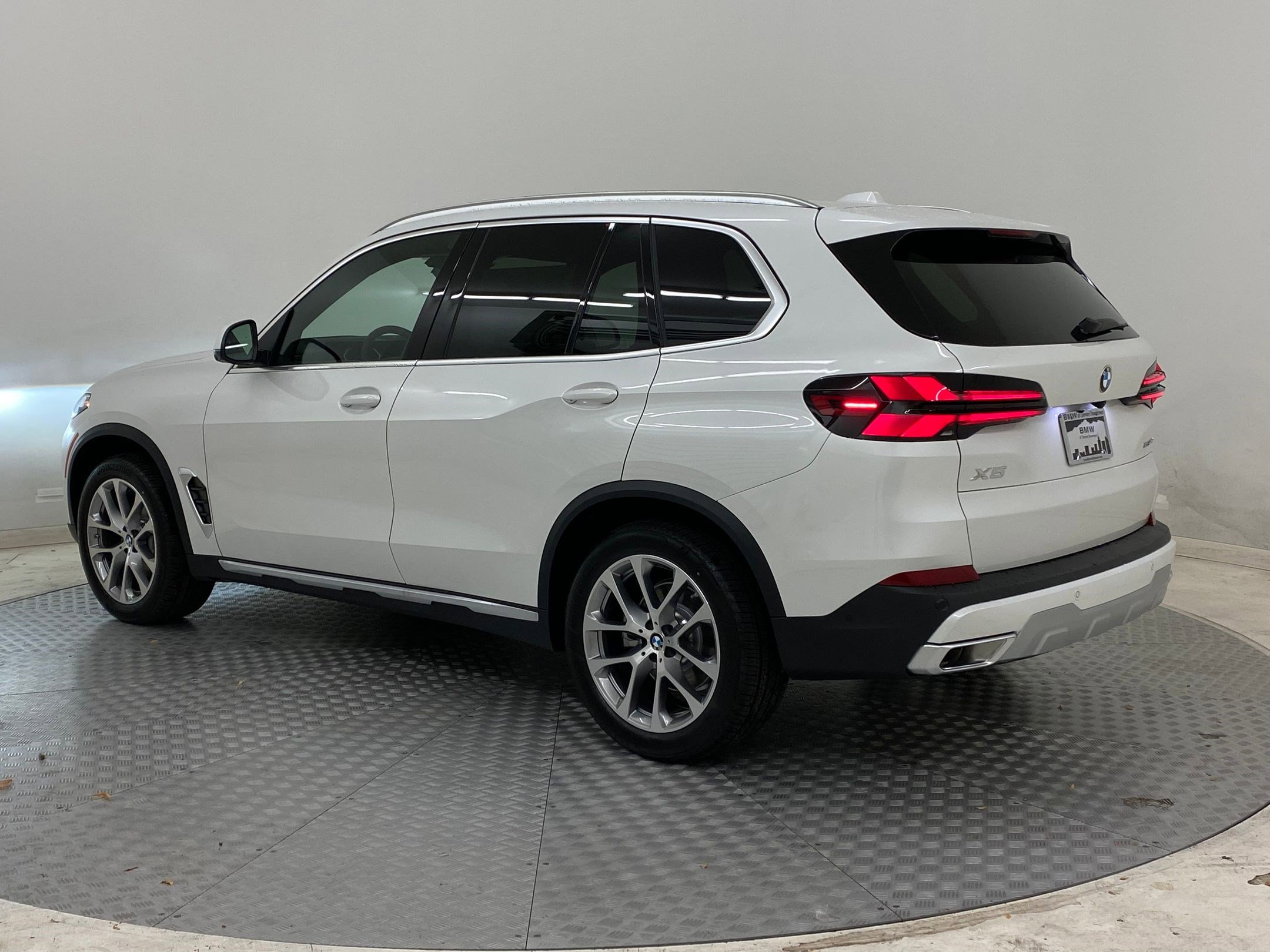 Used 2026 BMW X5 xDrive40i image 3
