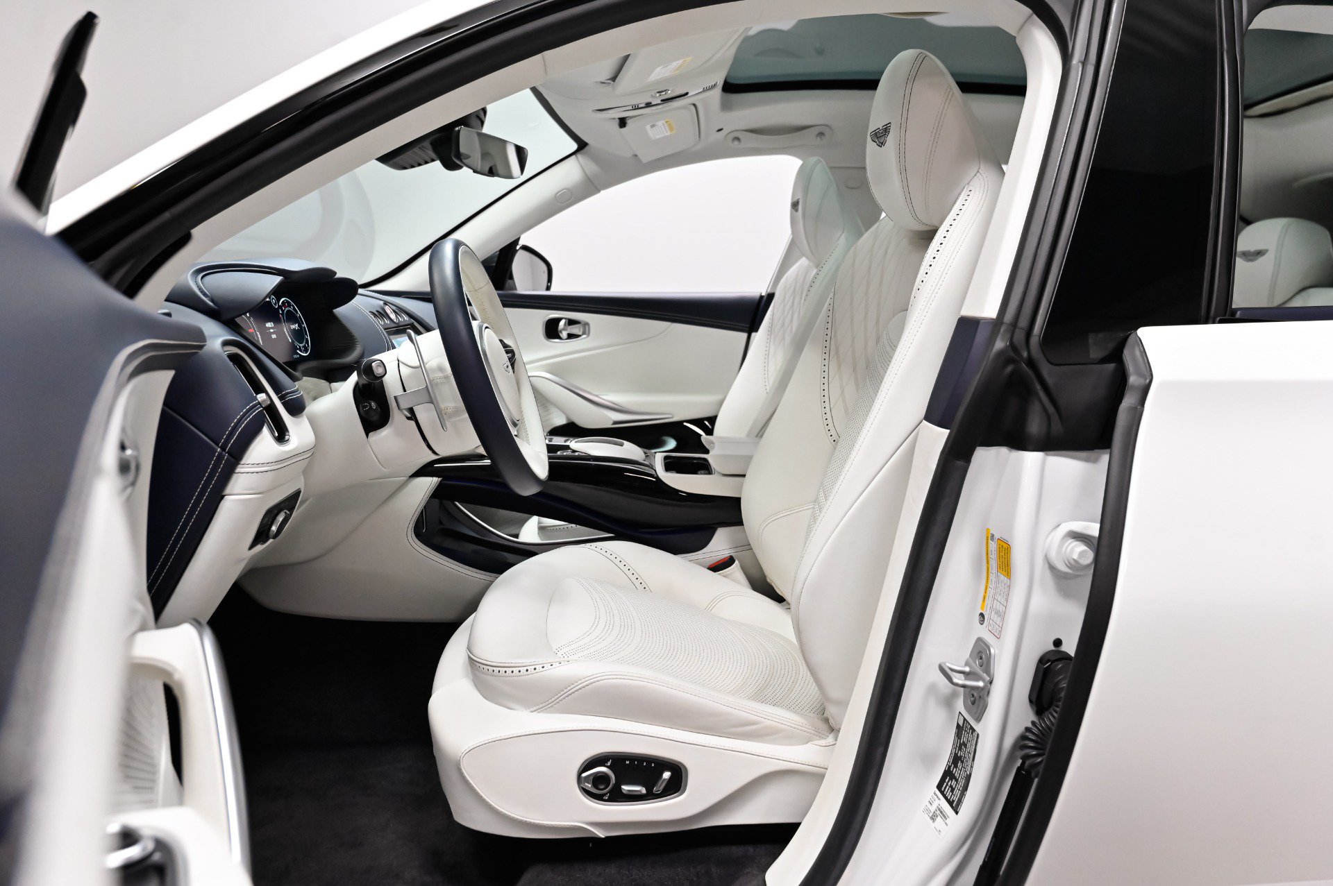 Used 2023 Aston Martin DBX 707 AWD/4WD image 6