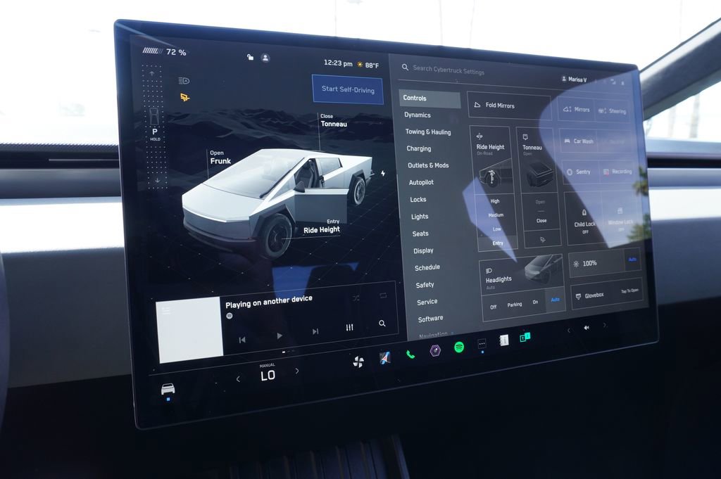 Used 2025 Tesla Cybertruck AWD Crew Cab image 20