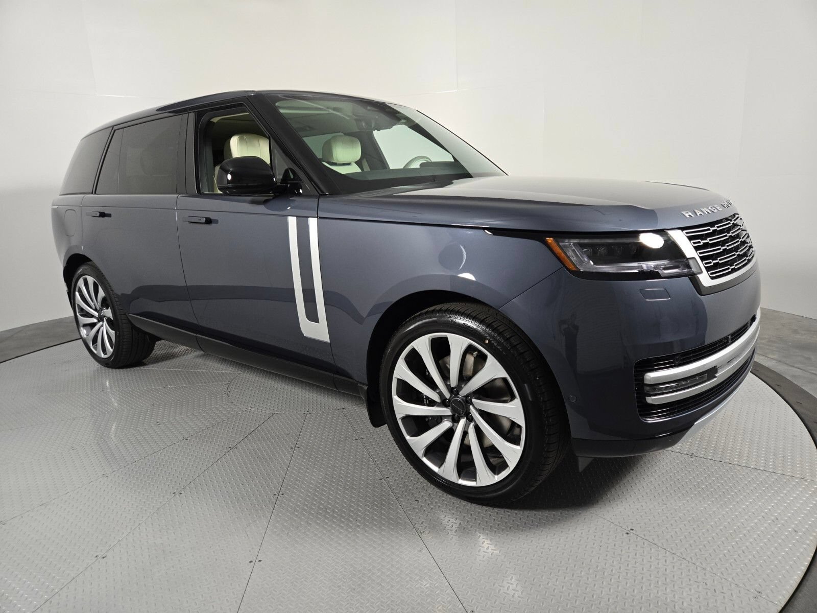 New 2026 Land Rover Range Rover Long Wheelbase Autobiography AWD/4WD image 15