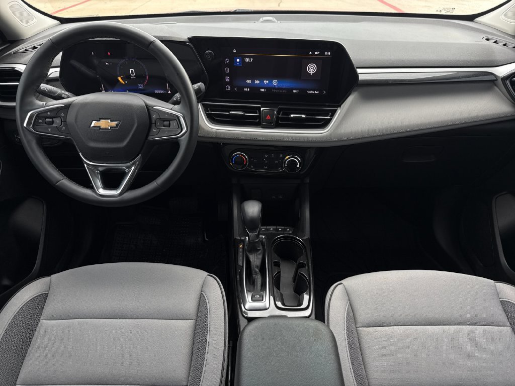 Used 2025 Chevrolet TrailBlazer LT w/ LT Cold Weather Package FWD image 13