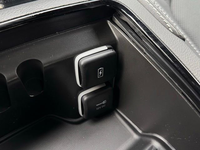 New 2026 Chrysler Pacifica Limited w/ Uconnect Theater Family Group image 38