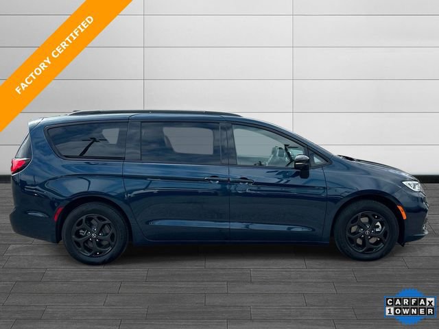 Used 2025 Chrysler Pacifica Premium FWD image 3