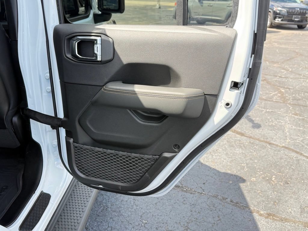 Used 2025 Jeep Wrangler Unlimited Rubicon 392 AWD/4WD image 33
