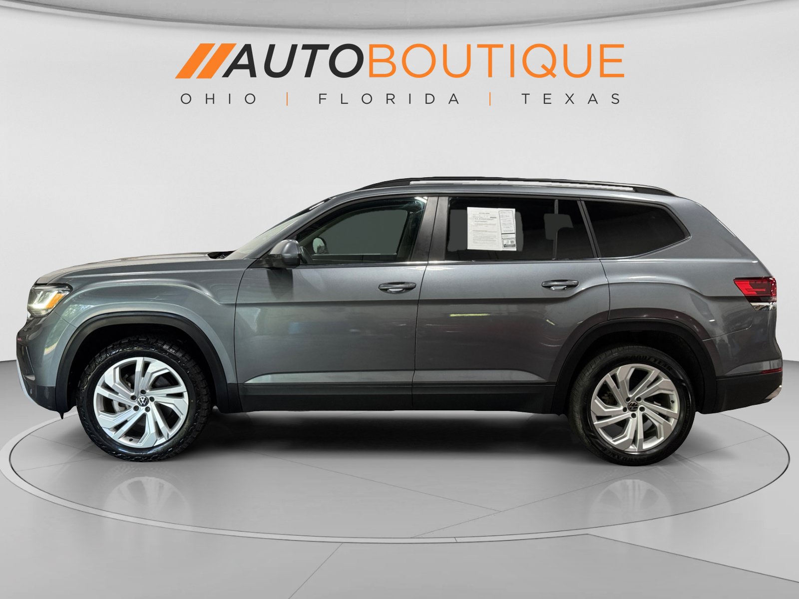 Used 2023 Volkswagen Atlas SE AWD/4WD image 2