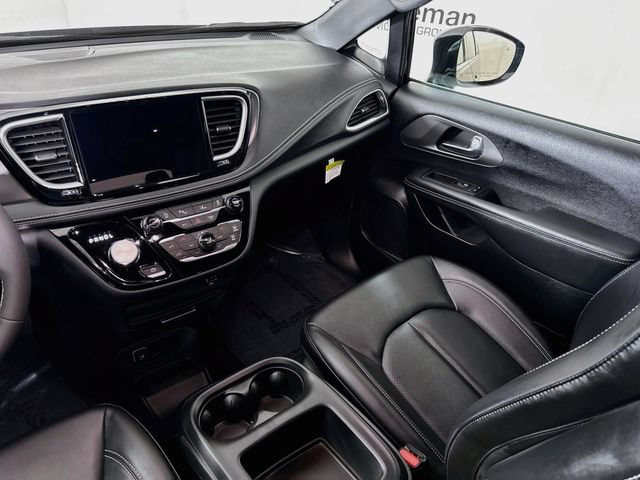 Used 2026 Chrysler Pacifica Select AWD/4WD image 22