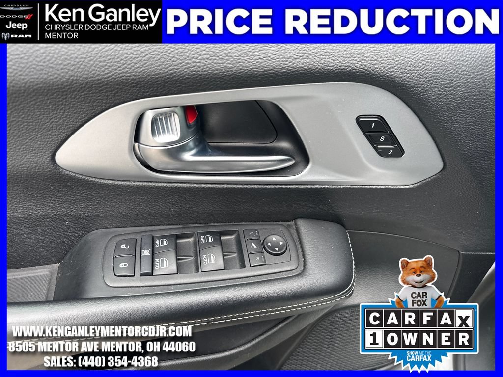 Certified 2025 Chrysler Pacifica Limited FWD image 14