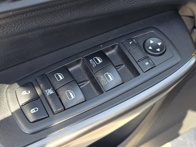 Used 2019 Jeep Cherokee Latitude Plus w/ Comfort/Convenience Group FWD image 23