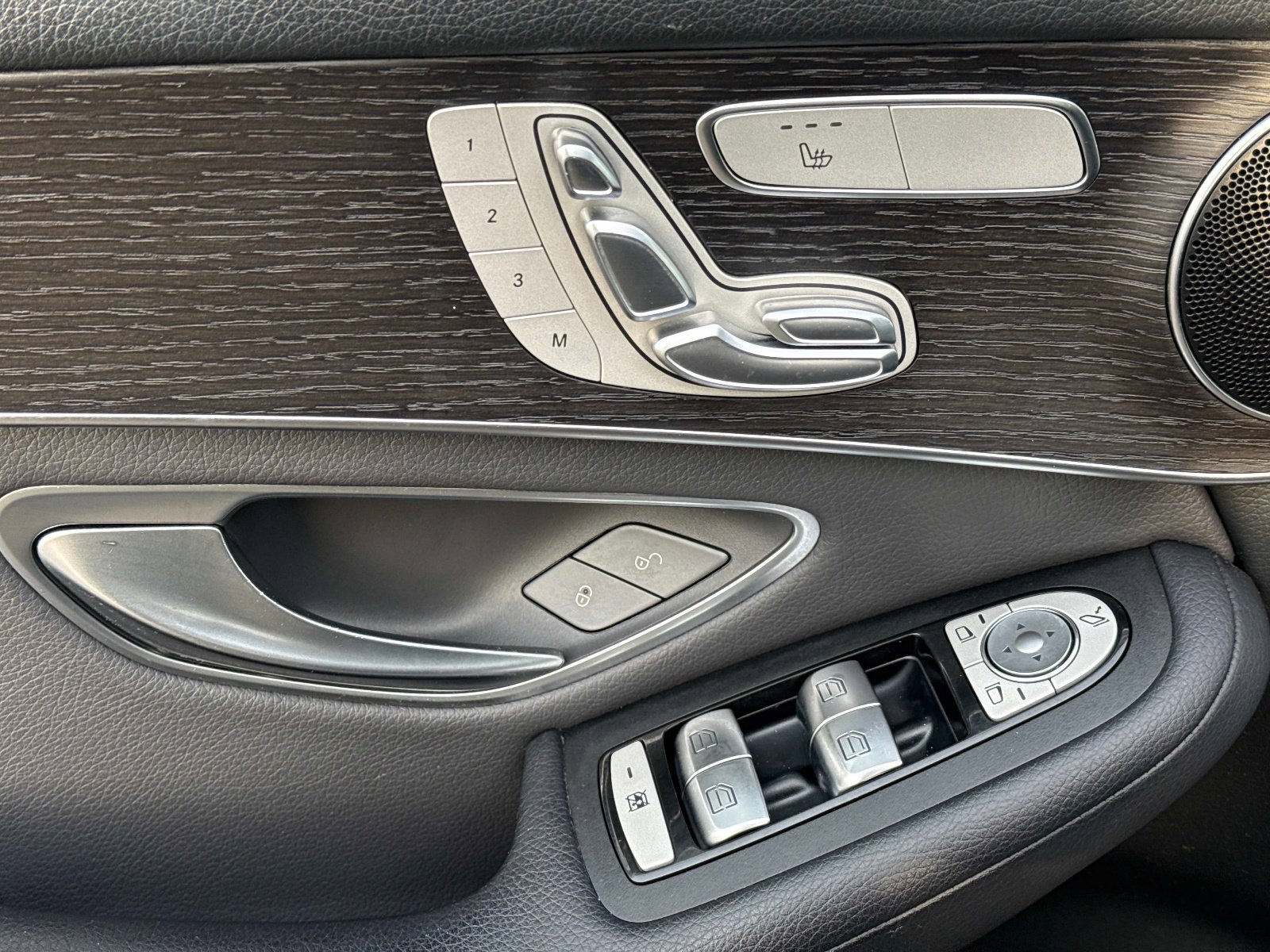 Used 2021 Mercedes-Benz GLC 300 4MATIC image 21