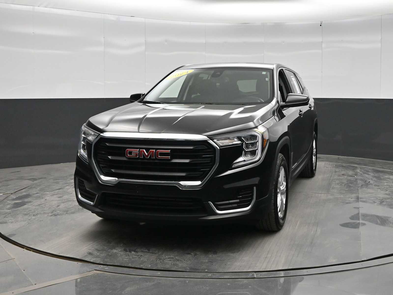 Used 2024 GMC Terrain SLE AWD/4WD image 3