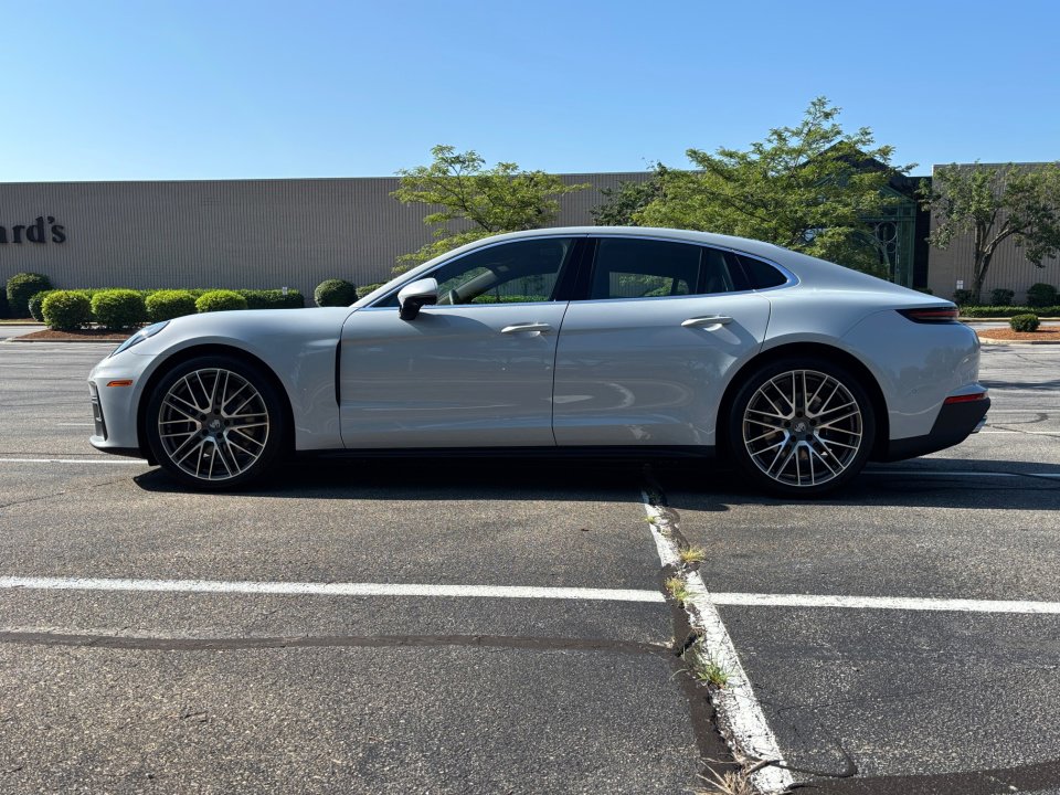 New 2025 Porsche Panamera 4 image 2
