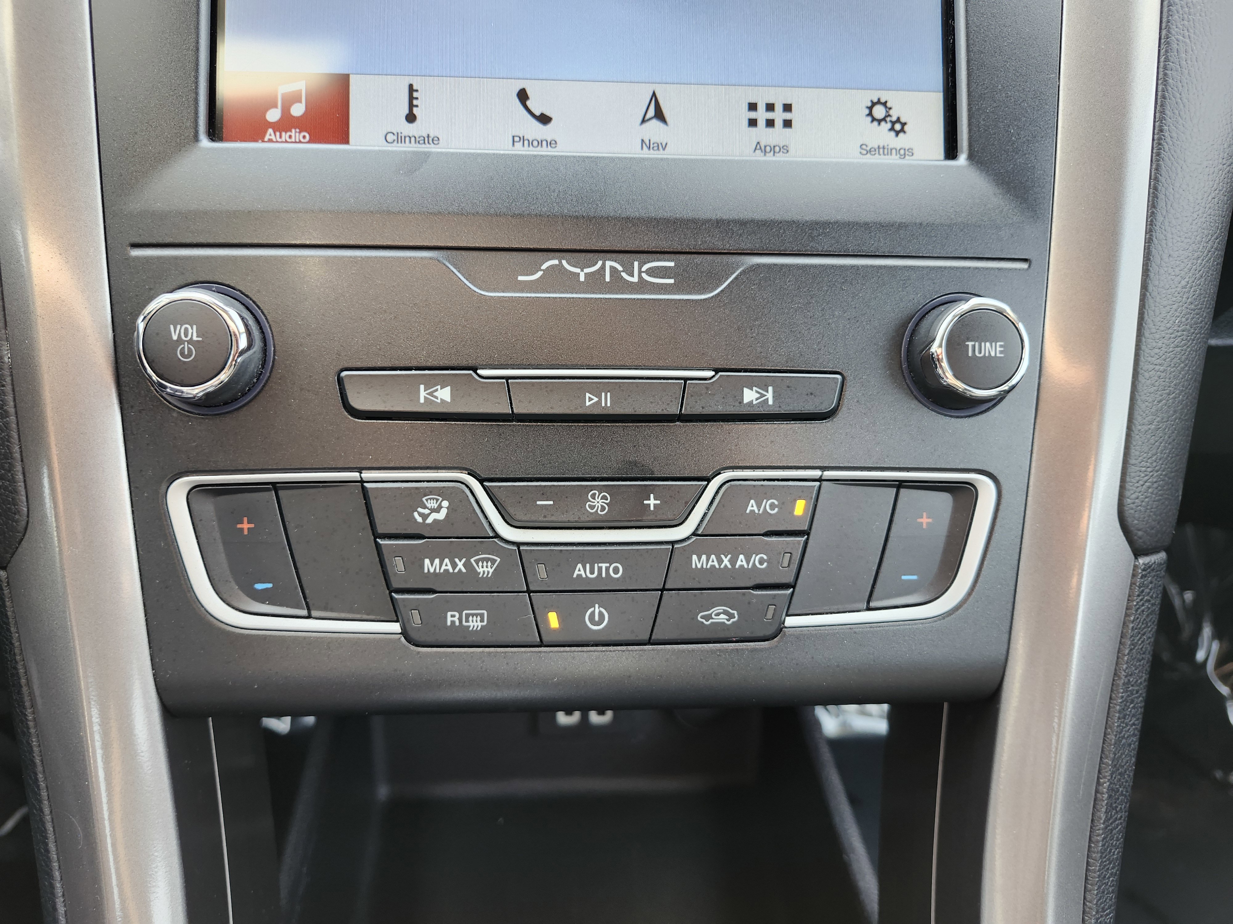 Used 2019 Ford Fusion SE FWD image 33