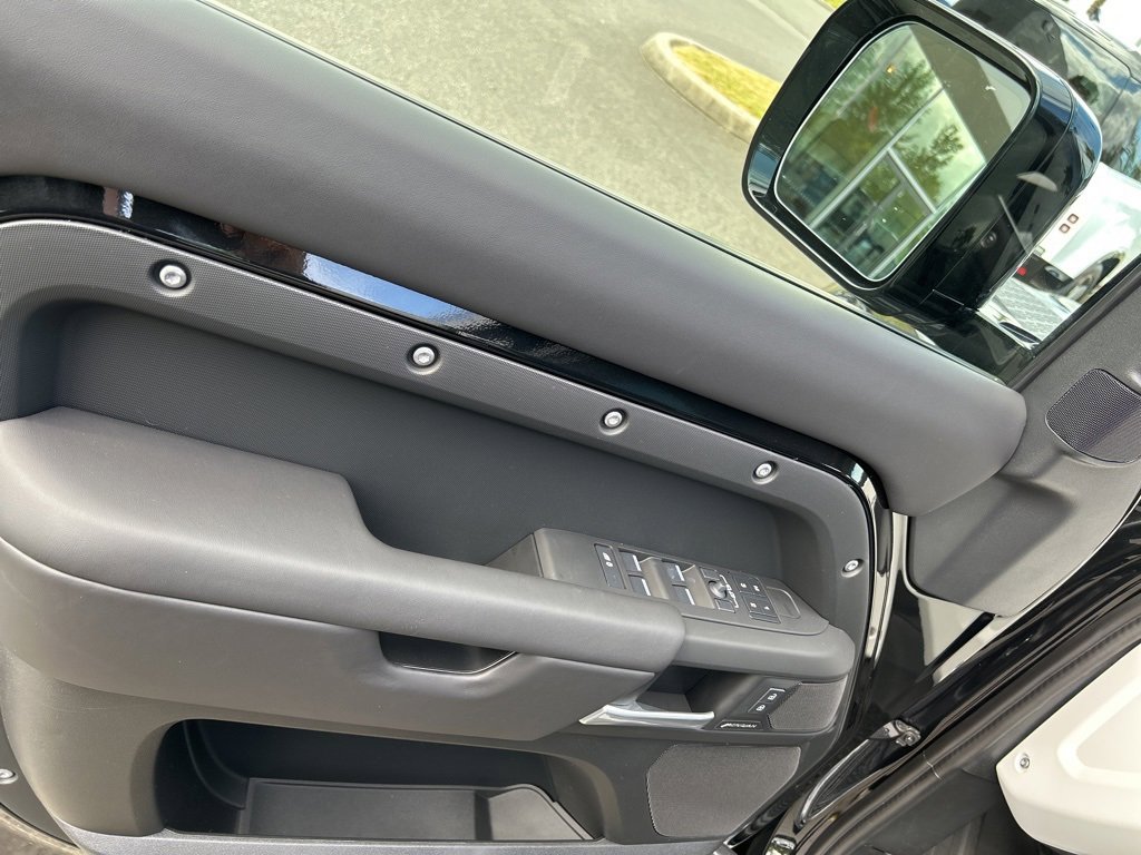 New 2025 Land Rover Defender 130 S image 11