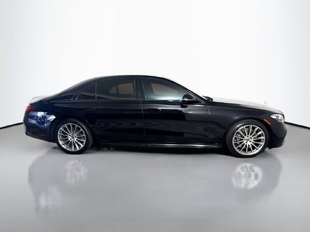 Used 2022 Mercedes-Benz S 500 4MATIC w/ AMG Line Package image 11