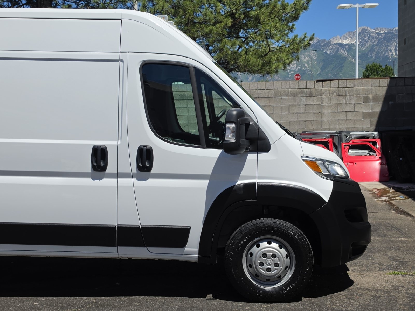 Used 2025 RAM ProMaster 2500 w/ Convenience Group FWD image 11