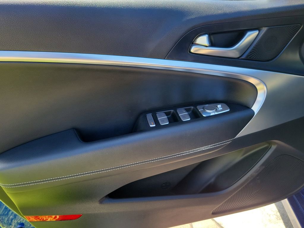 Used 2020 Genesis G70 2.0T RWD image 18