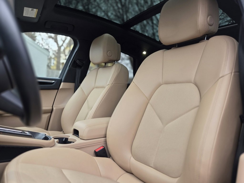 Used 2023 Porsche Macan AWD image 20