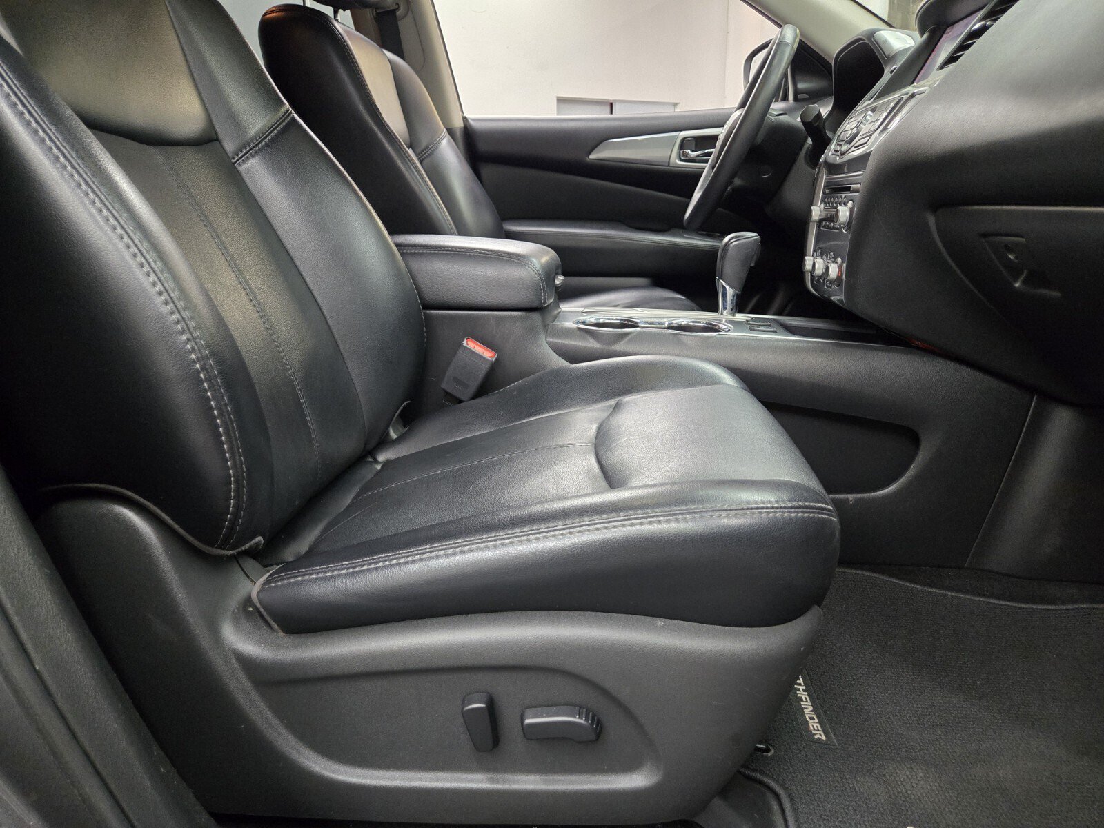Used 2019 Nissan Pathfinder SL FWD image 13