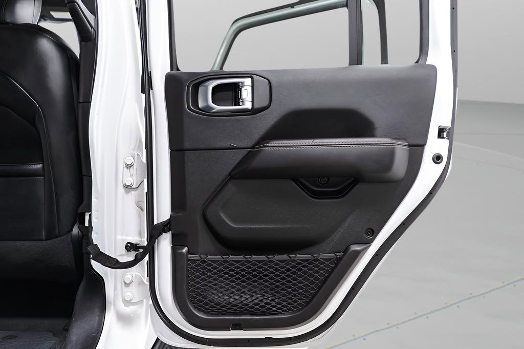 Used 2021 Jeep Gladiator Overland w/ Uconnect 4C Nav & Sound Group image 31