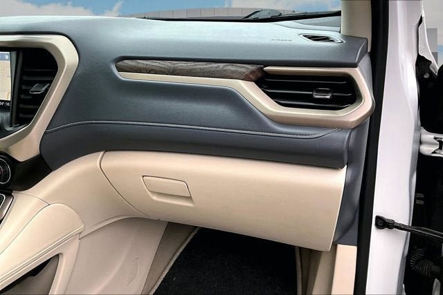 Used 2022 GMC Acadia Denali AWD/4WD image 16