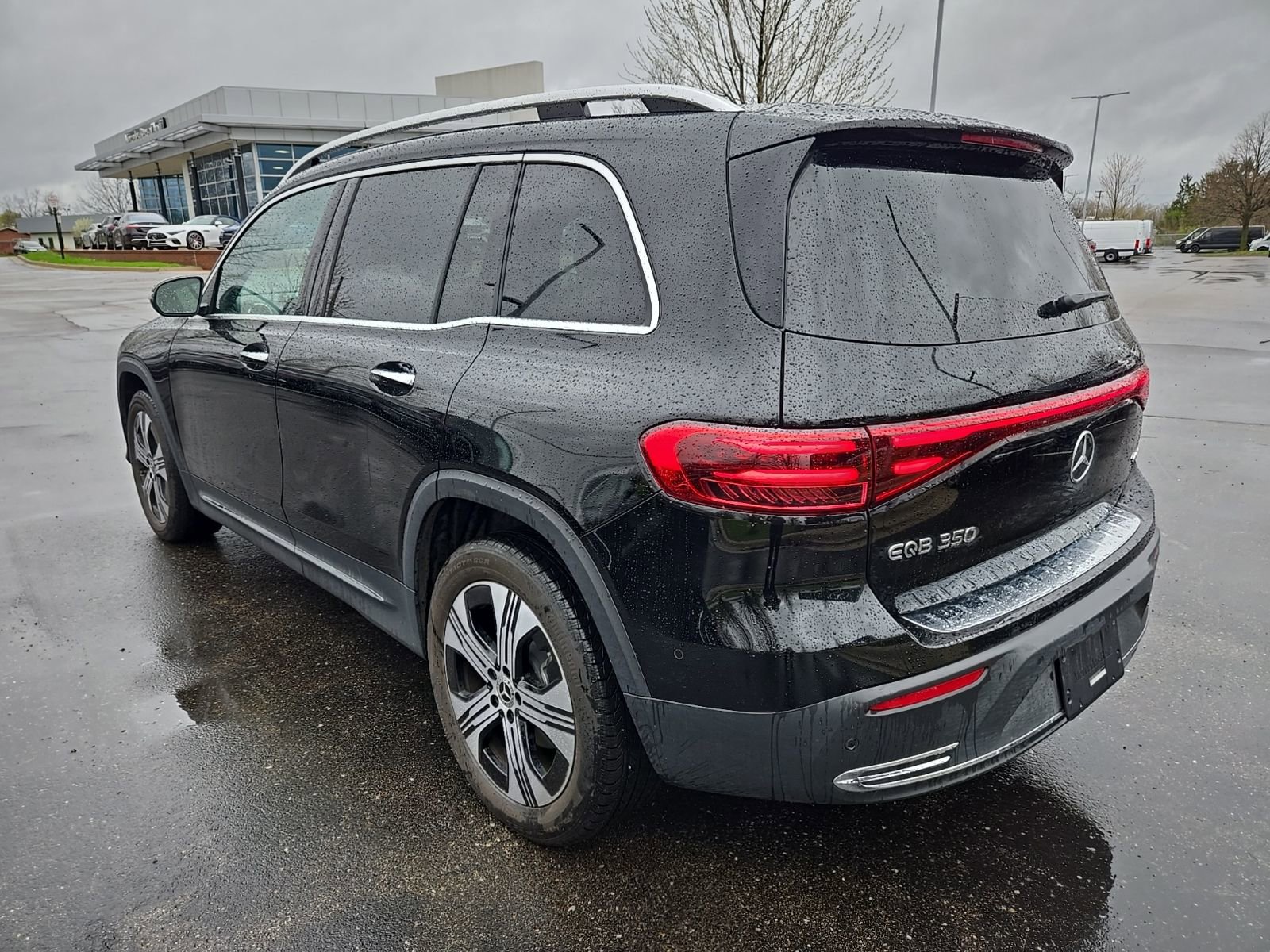 Used 2025 Mercedes-Benz EQB 350 4MATIC SUV image 3