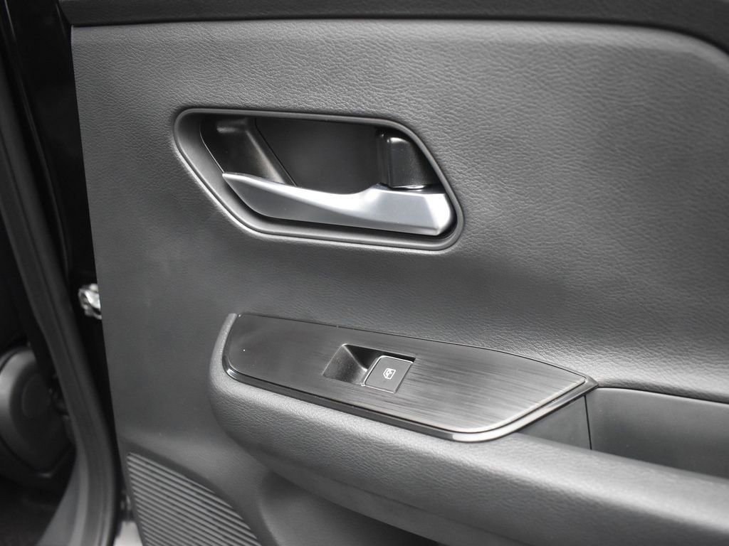 New 2026 Nissan Kicks SR image 19