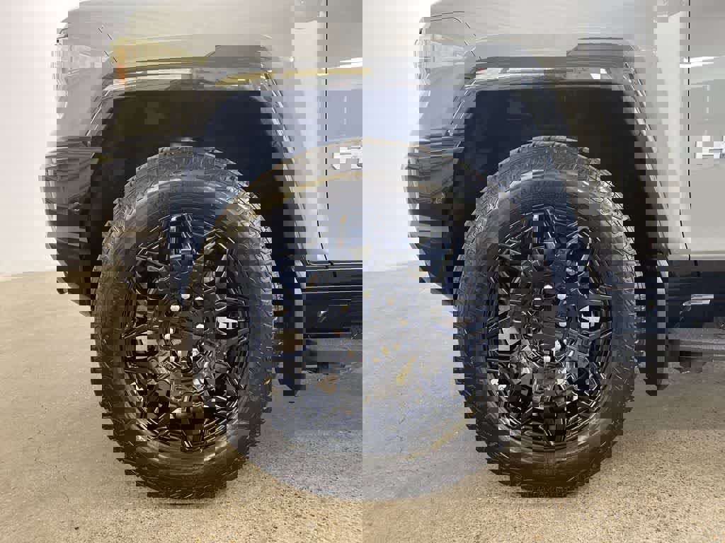 Used 2024 GMC Hummer EV 2X AWD/4WD image 11