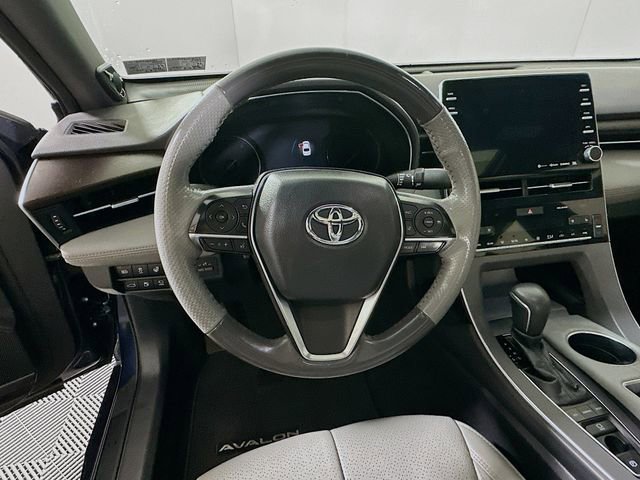 Used 2019 Toyota Avalon Limited image 12