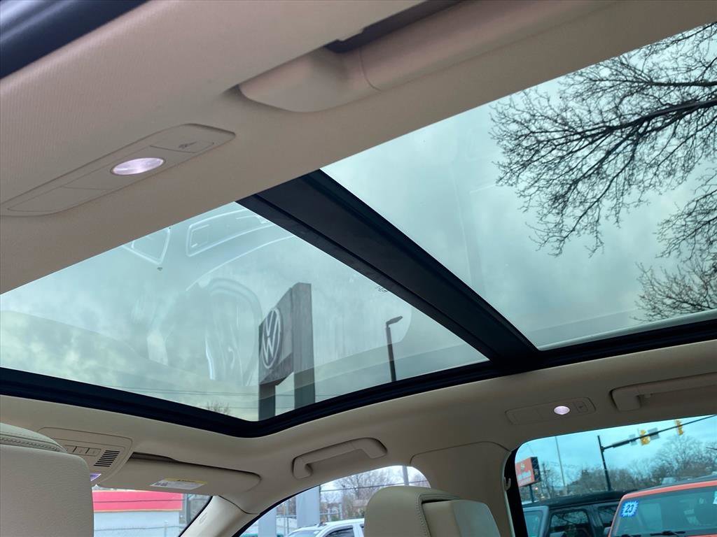 Used 2015 Volkswagen Touareg Executive image 21