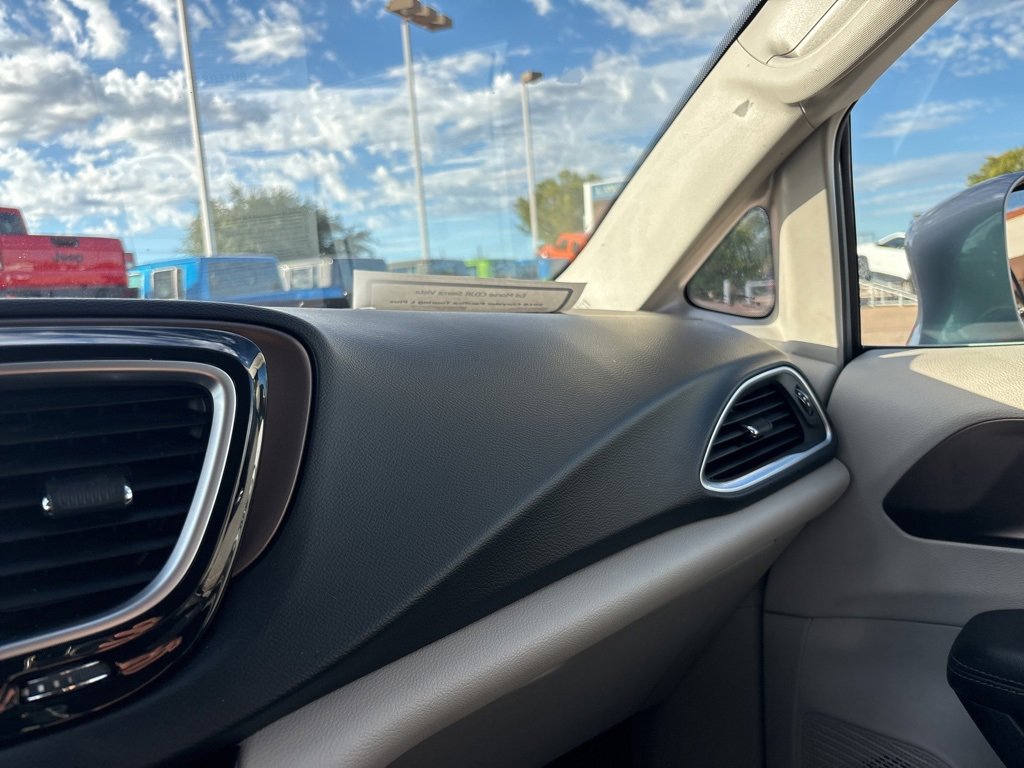 Used 2018 Chrysler Pacifica Touring-L Plus w/ Advanced Safetytec Group image 35