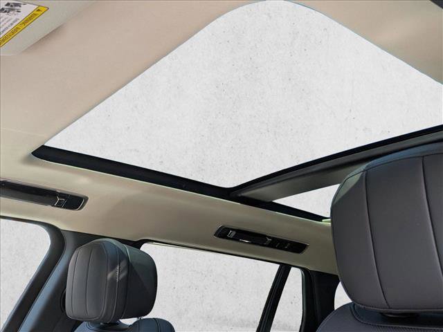 Used 2025 Land Rover Range Rover Long Wheelbase SE image 16