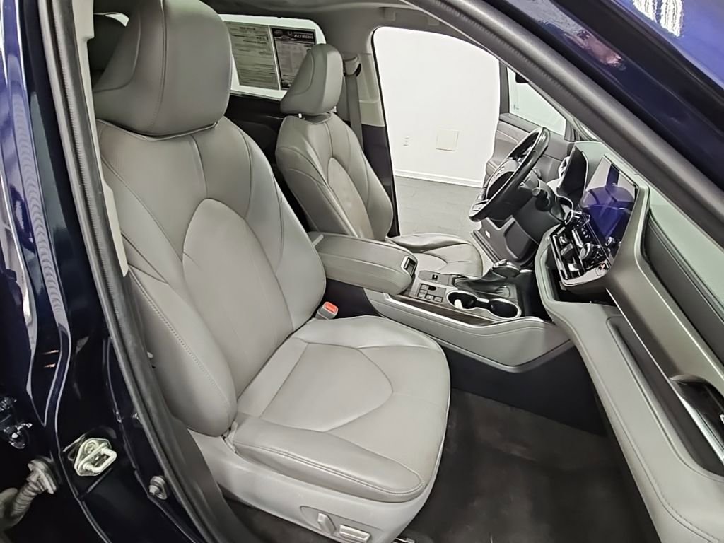 Used 2023 Toyota Highlander Limited image 44