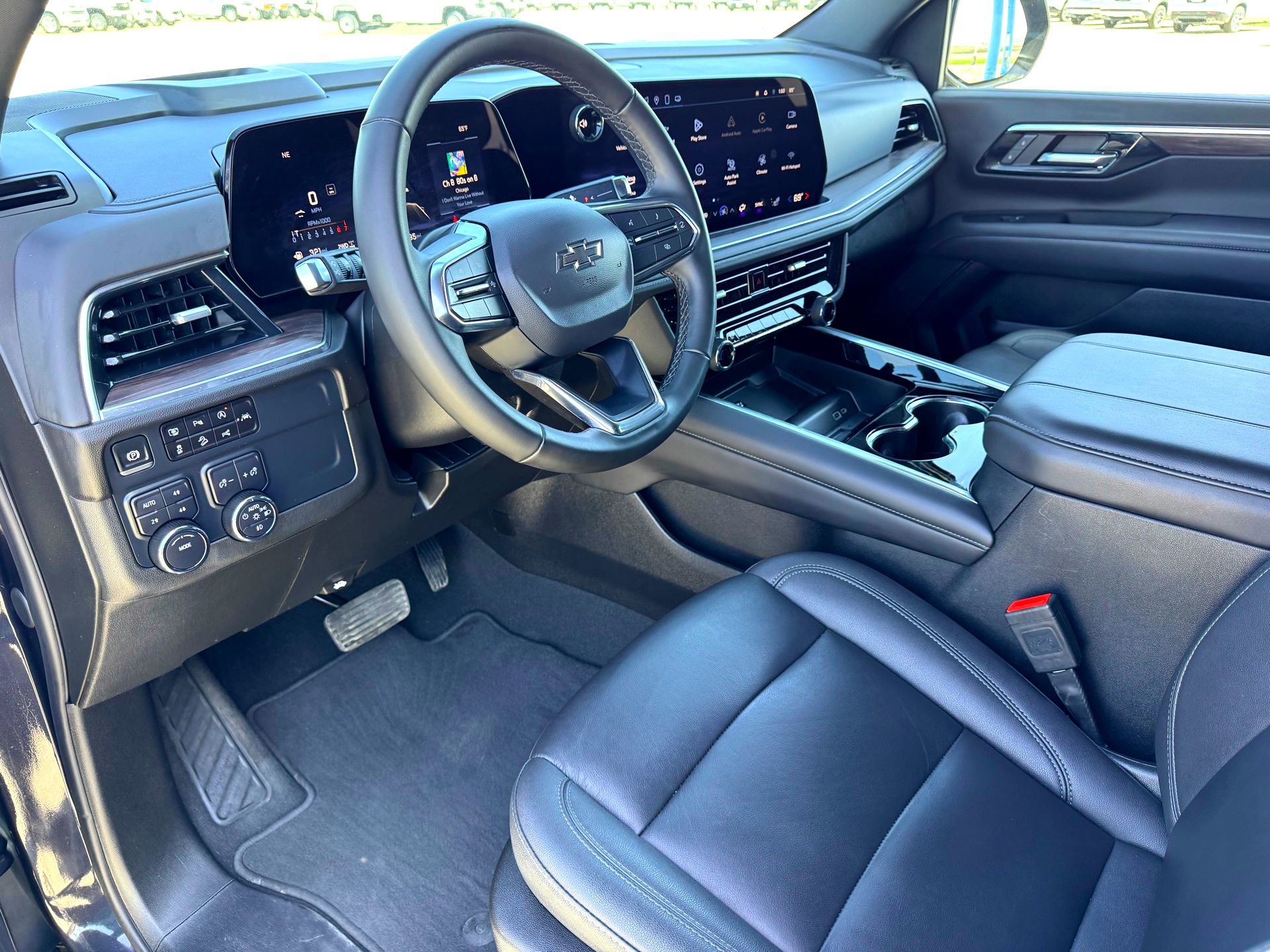 Used 2025 Chevrolet Tahoe Z71 image 12