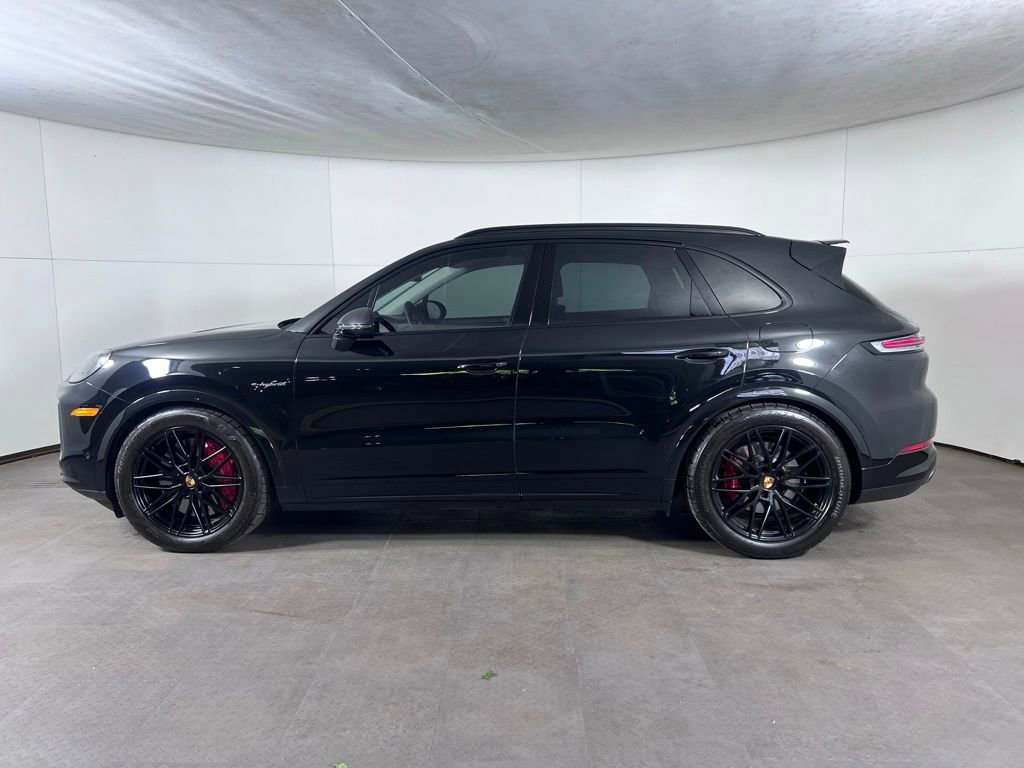 Certified 2025 Porsche Cayenne Turbo AWD/4WD image 2