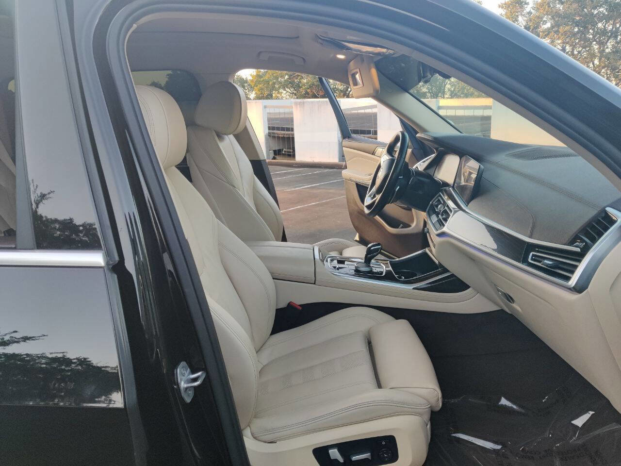 Used 2019 BMW X7 xDrive40i w/ Cold Weather Package image 36