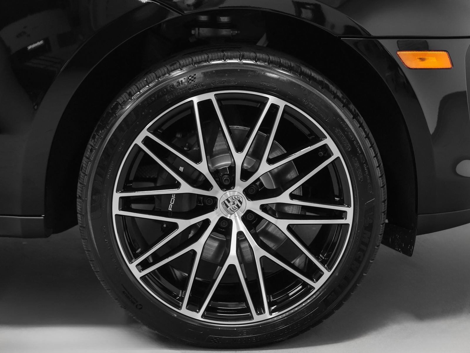 New 2026 Porsche Macan AWD/4WD image 15