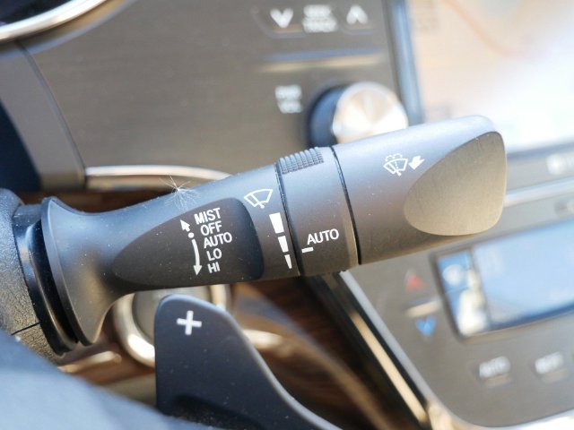 Used 2014 Toyota Avalon Limited FWD image 25