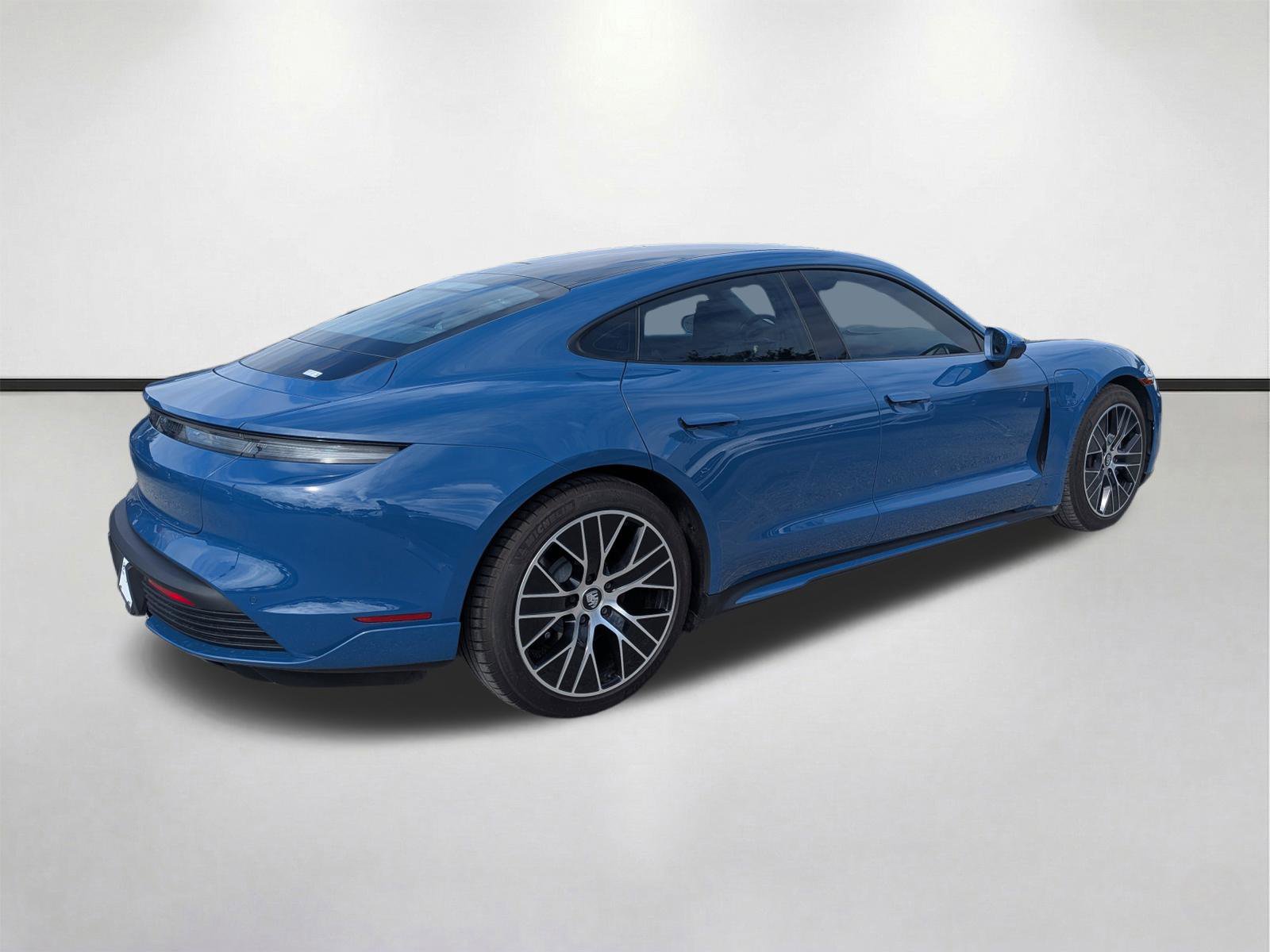 Used 2023 Porsche Taycan image 4