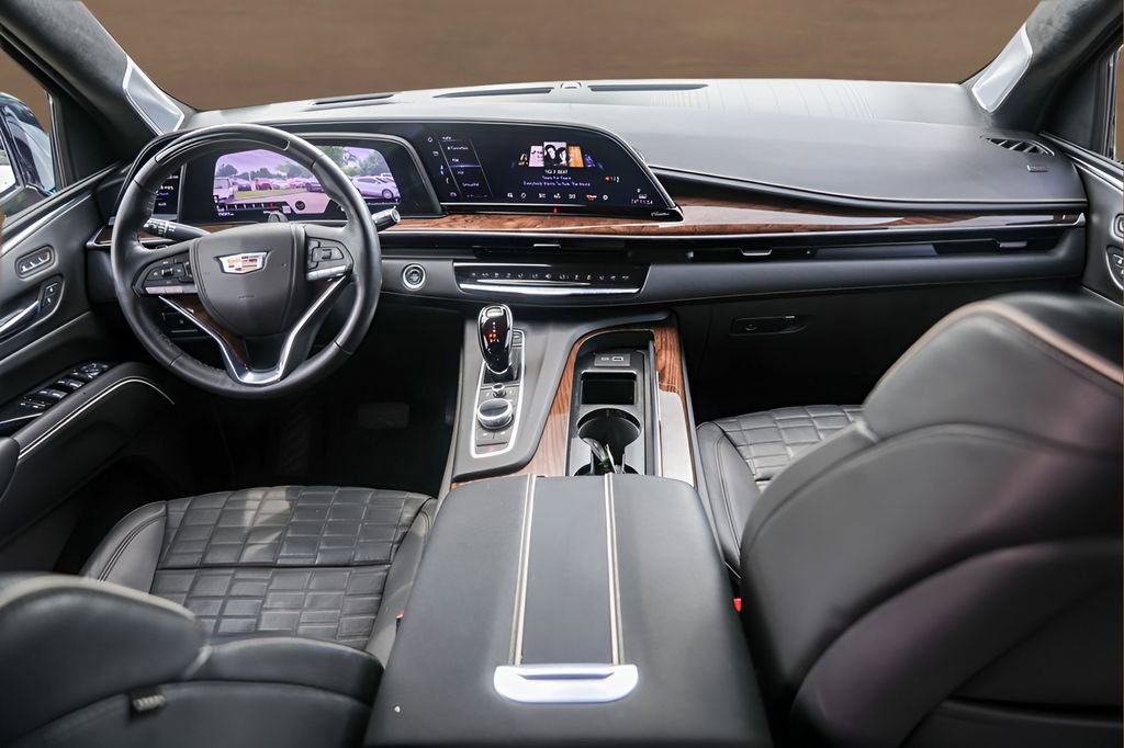 Used 2023 Cadillac Escalade Sport Platinum w/ LPO, ONYX Package image 28